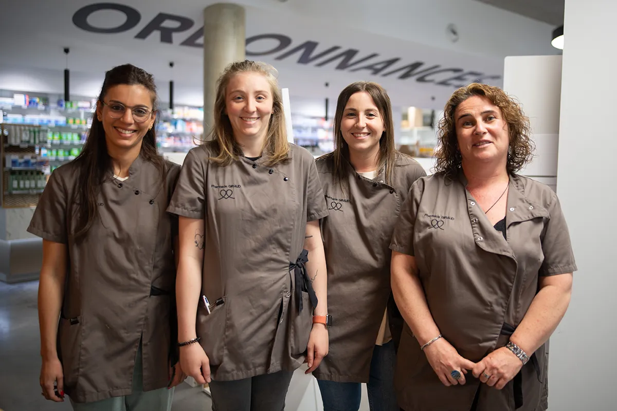 l'équipe des pharmaciens de la maison de santé Caducée, Pharmacie à L'Etrat